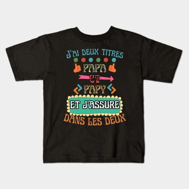 J'ai deux titres Papa et papy, père, grand père Kids T-Shirt by Helen Morgan